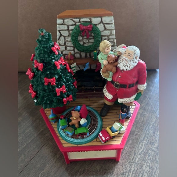 Vintage Enesco Small World of Music "A Visit From Santa Claus" musical figurine - Picture 2 of 9